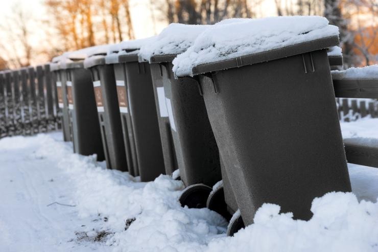 Biotonnen im Schnee Biotonnen im Schnee