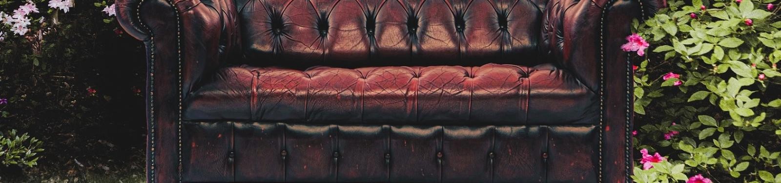 Ein Sofa im Garten Ein Sofa im Garten